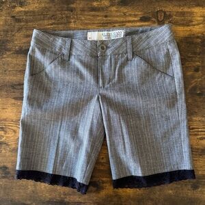 Guess Preppy Lace Trim Gray Striped Casual Bermuda Shorts Size 24